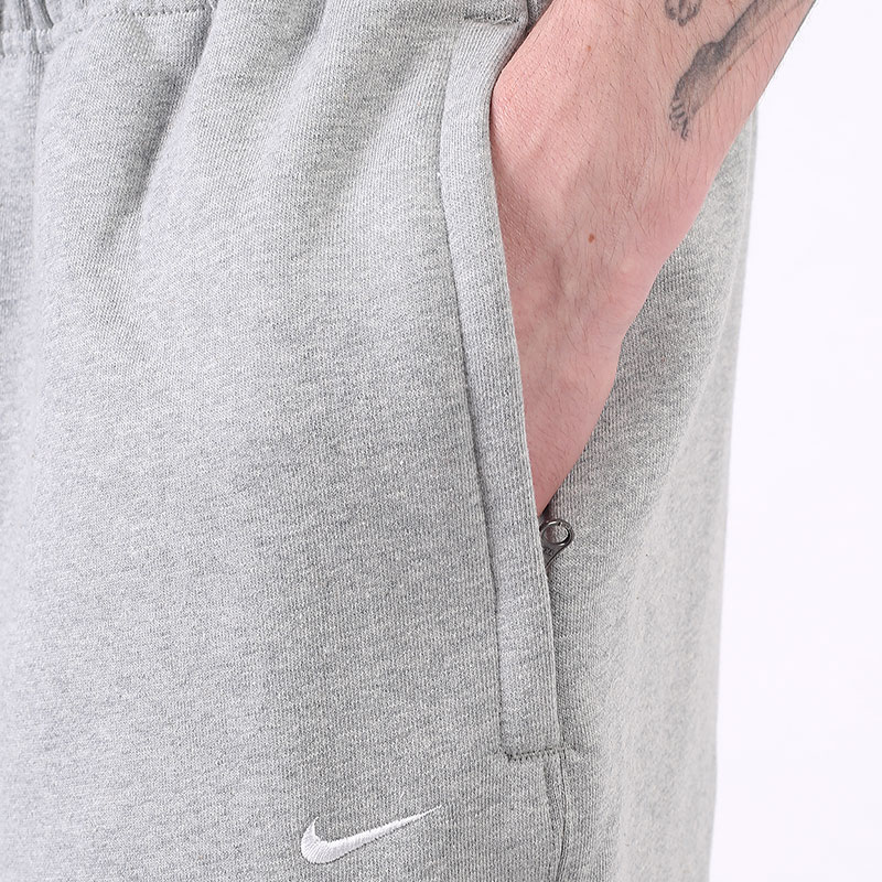 мужские серые брюки Nike NRG Solo Swoosh Fleece Pant CW5460-063 - цена, описание, фото 2